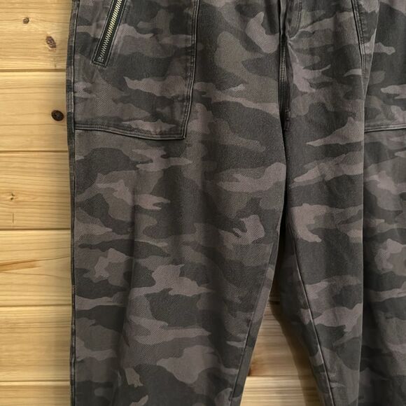 Athleta Size 10 Farallon Camouflage Jogger Pants - Picture 3 of 13